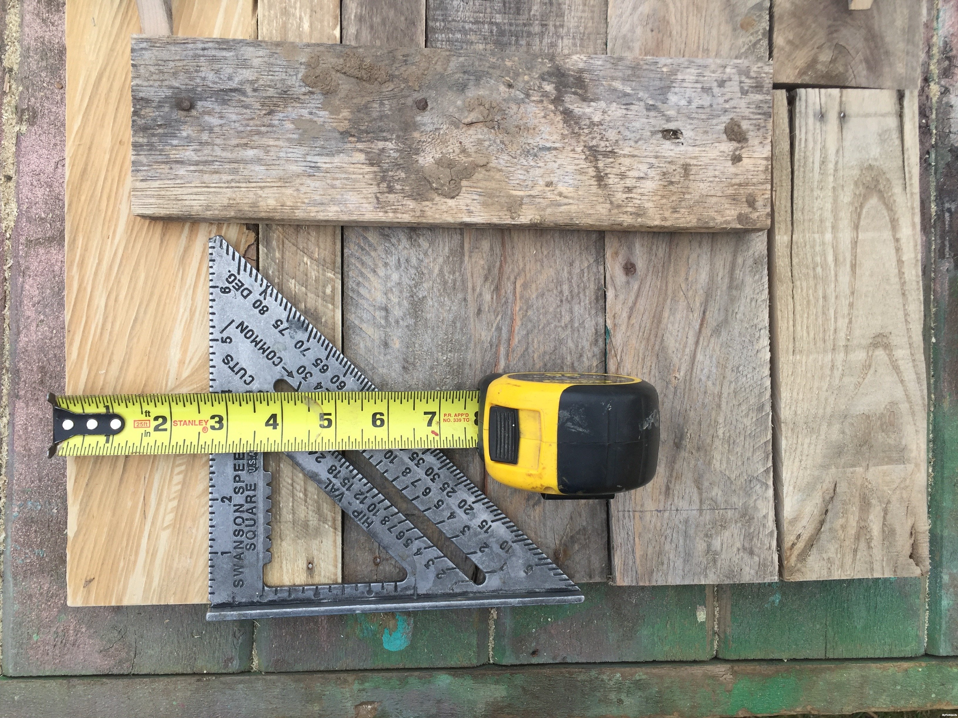 9c-measure-Minwax-Succulent-Pallet-Wood-Wall-Art